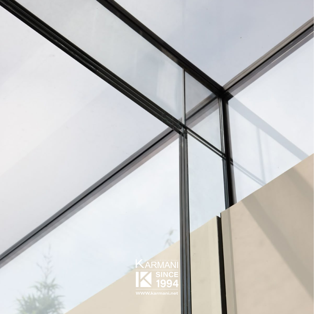 سقفهای شیشهای در معماری مدرن: ایجاد ارتباط بصری و نور طبیعی با محیط بیرون | گروه معماری کارمانی سقفهای شیشهای در معماری مدرن